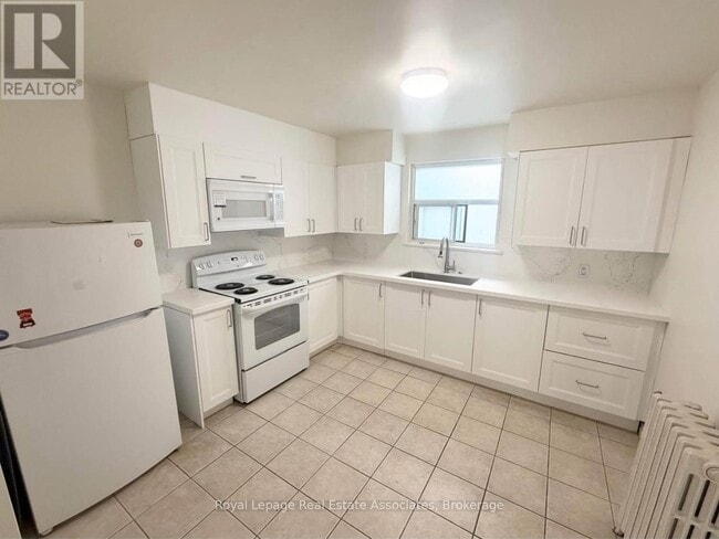 property at 237 Lakeshore Rd E