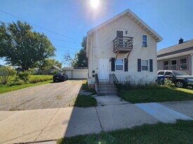 533 W 4th Ave in Oshkosh, WI - Building Photo