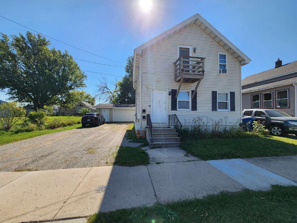 533 W 4th Ave in Oshkosh, WI - Building Photo