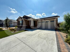4011 W McNeil St in Phoenix, AZ - Building Photo - Building Photo