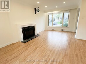 7 Foxwarren Dr in Toronto, ON - Building Photo - Building Photo