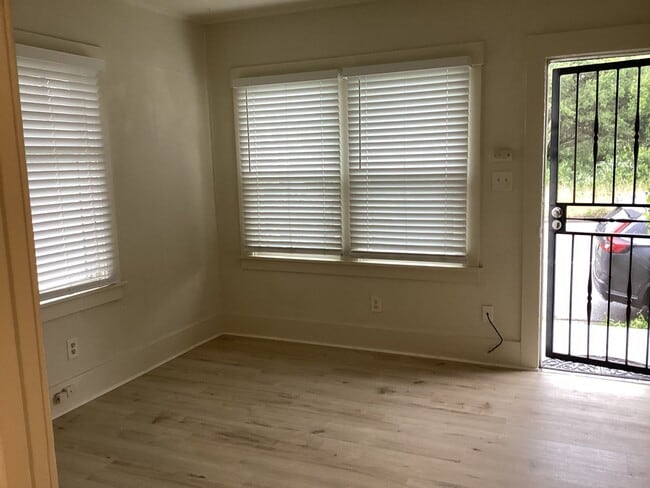 property at 404 Murray St