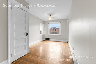 130 Emerald St S in Hamilton, ON - Building Photo - Building Photo