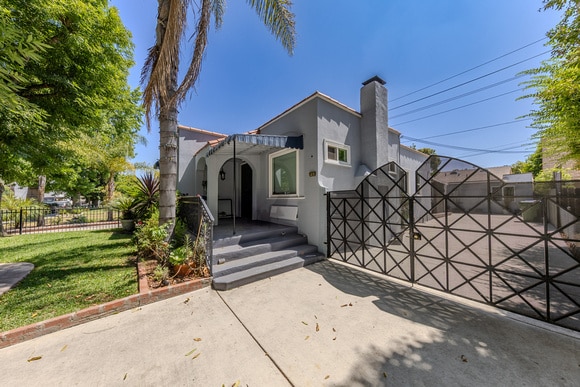 property at 4710 Townsend Ave