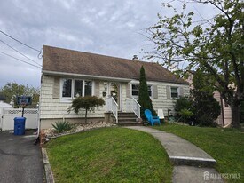 27 Melvin Ave in Woodbridge Township, NJ - Building Photo