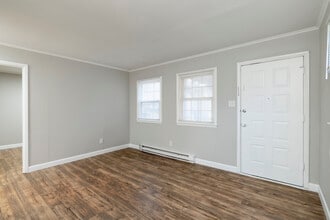 Oaklawn West in Charlotte, NC - Foto de edificio - Interior Photo