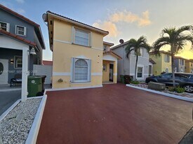 7211 W 24th Ave in Hialeah Gardens, FL - Building Photo