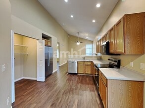 4695 Woodfield Dr in Cincinnati, OH - Building Photo - Building Photo