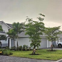 17470 Opal Sand Dr in Venice, FL - Building Photo