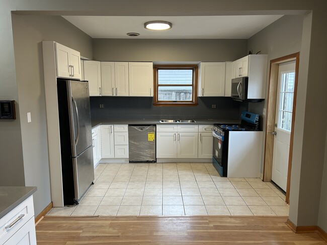 5406 N Lovejoy Ave, Unit 5406 Lovejoy in Chicago, IL - Building Photo - Building Photo