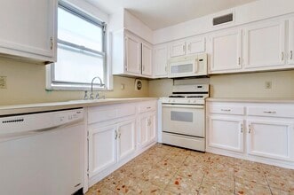 1021 JFK Blvd E in Weehawken, NJ - Building Photo - Building Photo