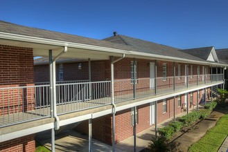 Spurlock North Apartments in Nederland, TX - Foto de edificio - Building Photo