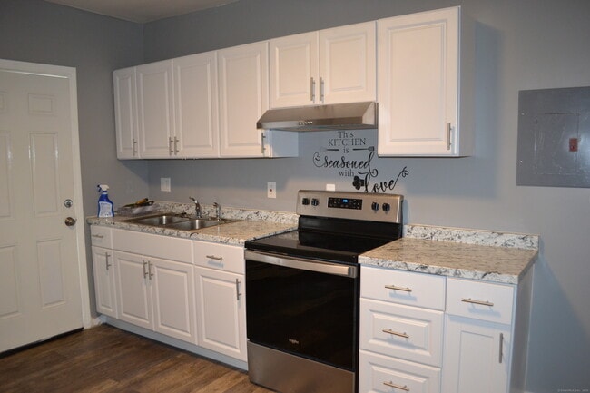255 Walnut St in Waterbury, CT - Foto de edificio - Building Photo