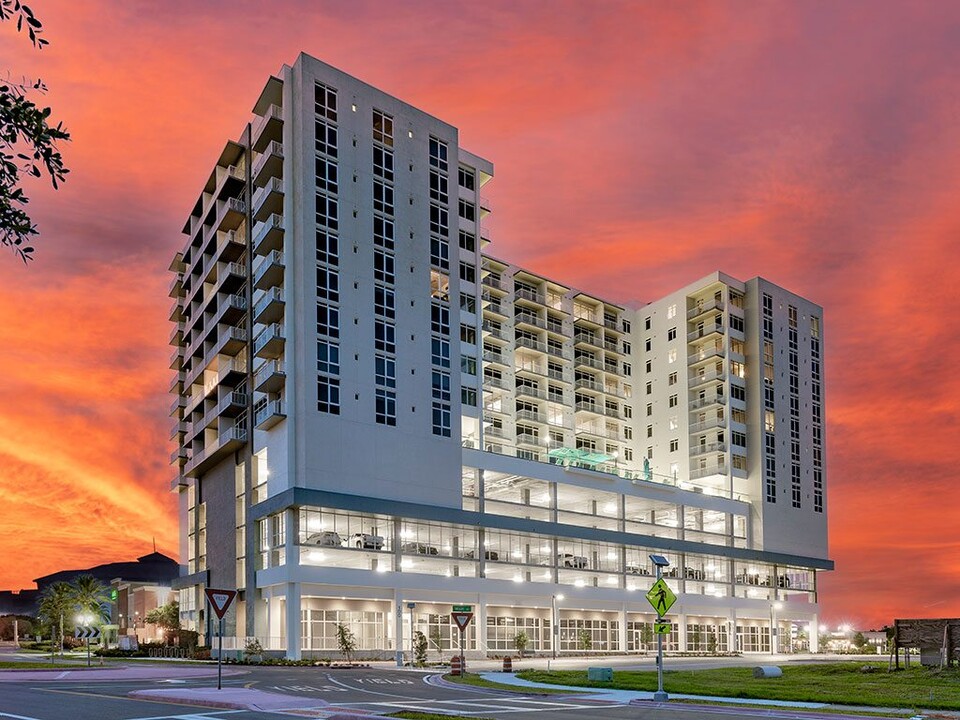 WaterView Echelon City Center in St. Petersburg, FL - Building Photo