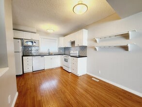 5555-144A 144a Ave NW in Edmonton, AB - Building Photo - Building Photo