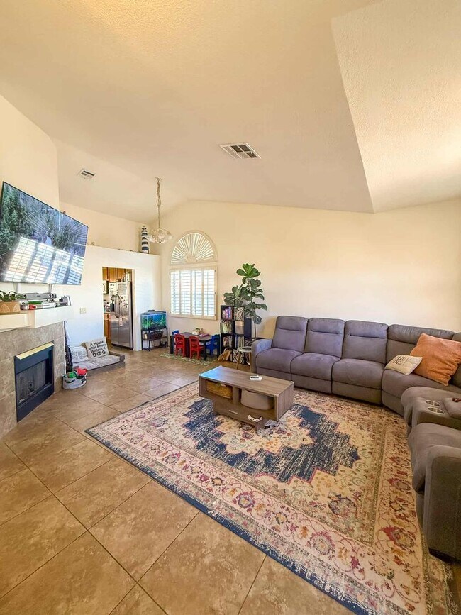 185 Deanna Way in Henderson, NV - Building Photo - Building Photo