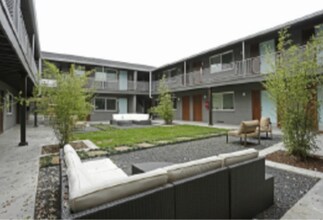 Links on Gaston in Dallas, TX - Building Photo - Building Photo
