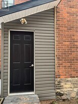 172 Dunlop St W in Barrie, ON - Building Photo