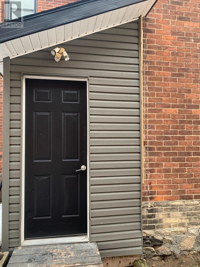 property at 172 Dunlop St W