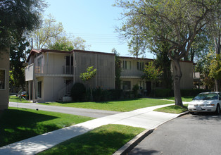 Conejo Park Apartments in Thousand Oaks, CA - Building Photo - Building Photo