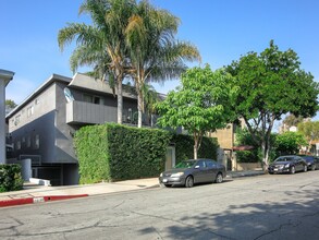 1235 N Ogden Dr in Los Angeles, CA - Building Photo - Primary Photo