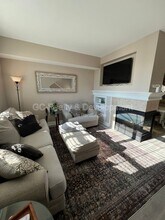 112 Lakeshore Dr in Oswego, IL - Building Photo - Building Photo