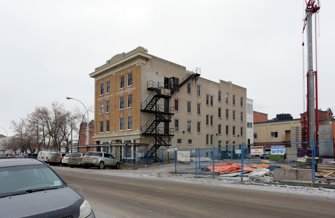 Hotel Grand in Edmonton, AB - Building Photo