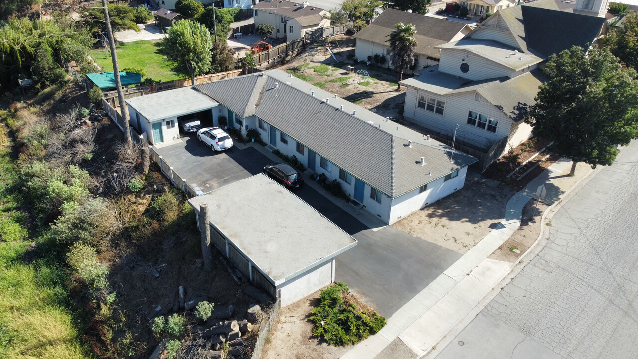 320 4th St in Gonzales, CA - Building Photo