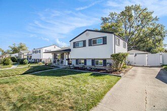 2240 Camel Dr in Sterling Heights, MI - Building Photo - Building Photo