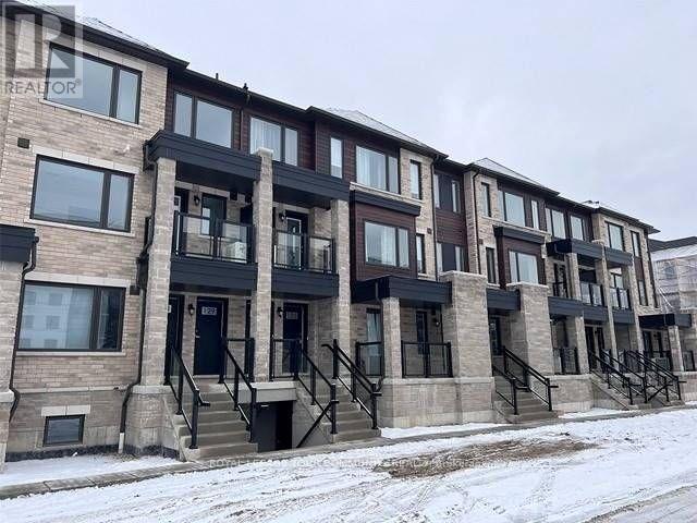 127 Appletree Ln in Barrie, ON - Building Photo