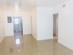 8227 Crespi Blvd-Unit -8227 - 2 in Miami Beach, FL - Building Photo - Building Photo