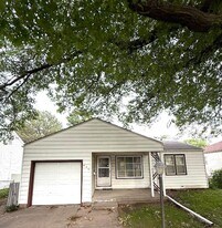 646 S Pinecrest Ave in Wichita, KS - Building Photo