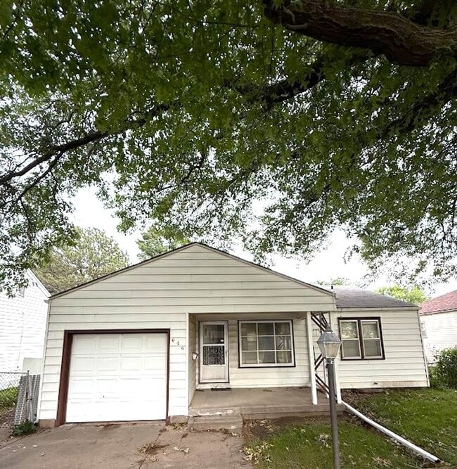 property at 646 S Pinecrest Ave