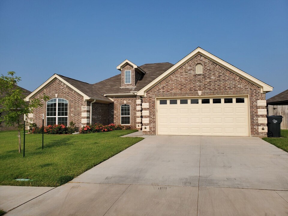 4810 Falcon Crest Blvd in Wichita Falls, TX - Building Photo