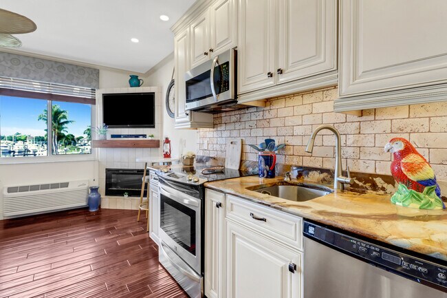 25000 Tamiami Trl E, Unit F275 in Naples, FL - Building Photo - Building Photo