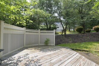 12 Boulevard Dr in Danbury, CT - Building Photo - Building Photo