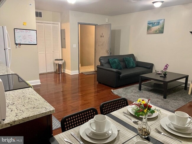 1211 Race St, Unit 3R in Philadelphia, PA - Building Photo - Building Photo