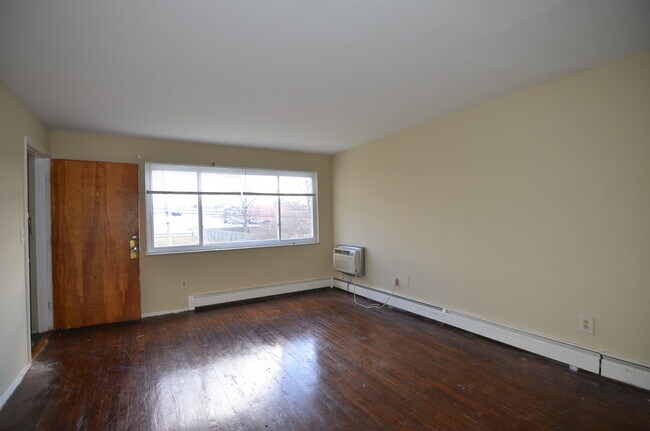 8463 Cottonwood Dr in Cincinnati, OH - Foto de edificio - Building Photo