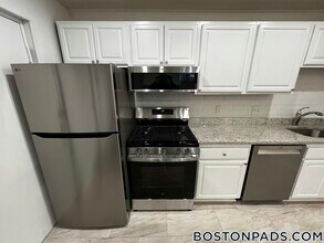 20 Hubbard Ave, Unit 1 in Cambridge, MA - Building Photo - Building Photo