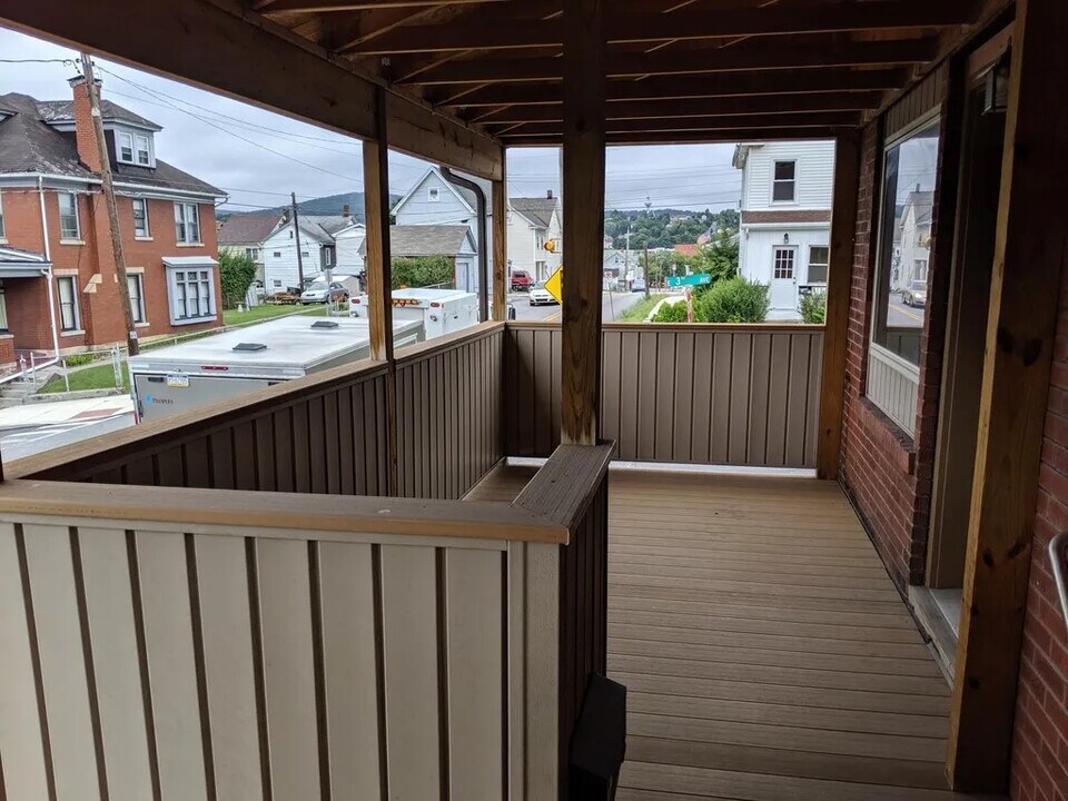220 Lloyd St, Unit 1st floor in Altoona, PA - Building Photo