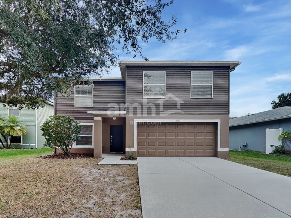 2050 Harcourt Pl in Odessa, FL - Foto de edificio