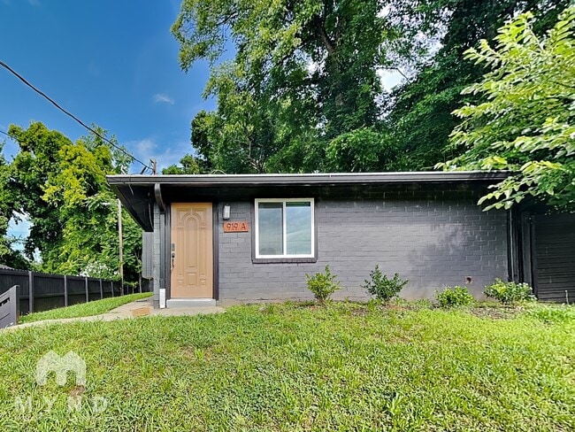 property at 919 Hobson St SW