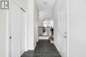 1011 Kijik Cres in Ottawa, ON - Building Photo - Building Photo