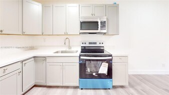 3016 NW 2nd St, Unit 1 in Pompano Beach, FL - Building Photo