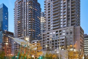 The Bay Club in Toronto, ON - Building Photo