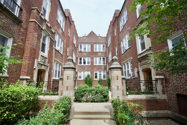 property at 3040 W Wellington Ave