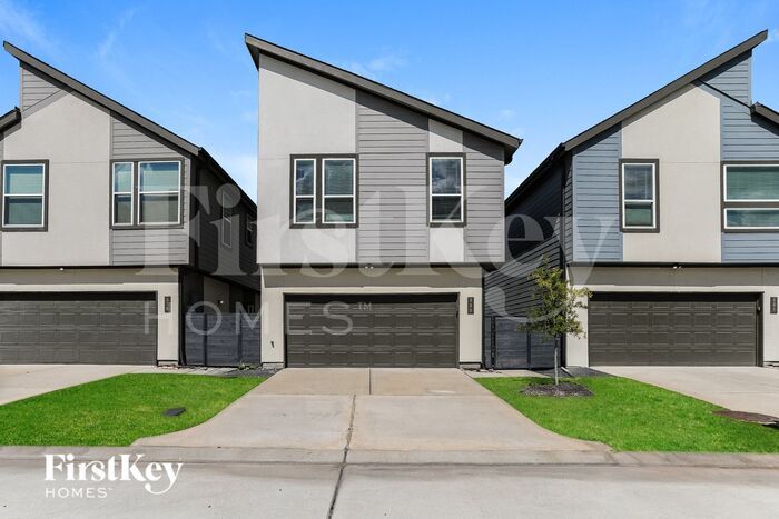 333 N Centro Cir in Shenandoah, TX - Building Photo