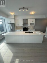 102 Lomond Ln in Kitchener, ON - Building Photo - Building Photo