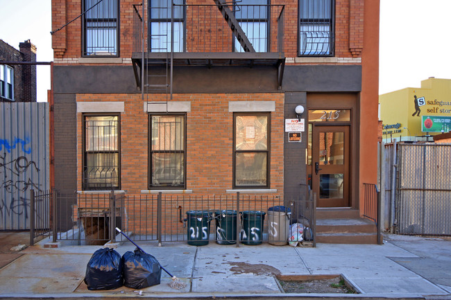 215 Mother Gaston Blvd in Brooklyn, NY - Building Photo - Building Photo