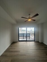 418 NW 8th St, Unit B3 in Miami, FL - Foto de edificio - Building Photo